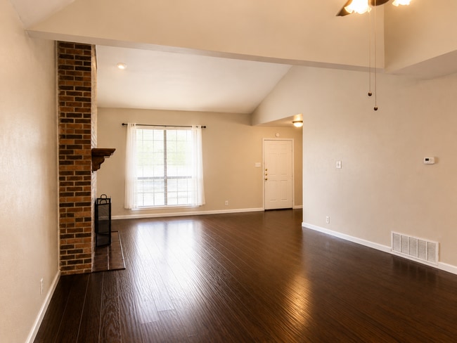 Building Photo - 126 Hollyhill Ln