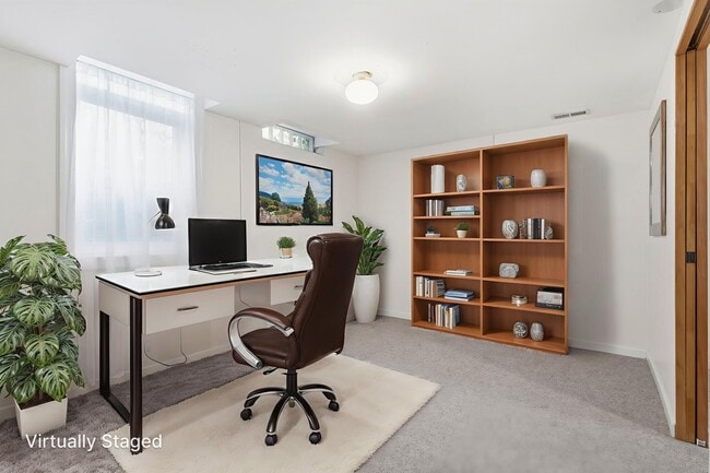 Photo - 560 S Ann Arbor St House