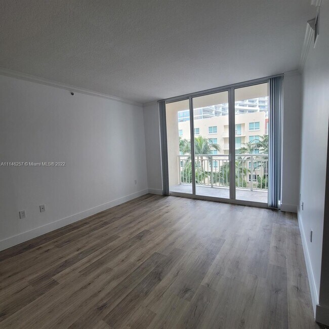 Foto del edificio - 2000 N Bayshore Dr
