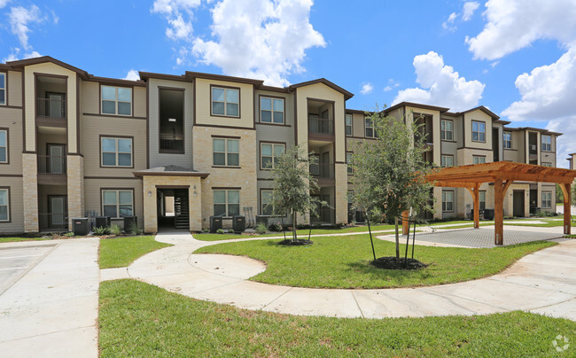 Building Photo - The Curve at Crescent Pointe