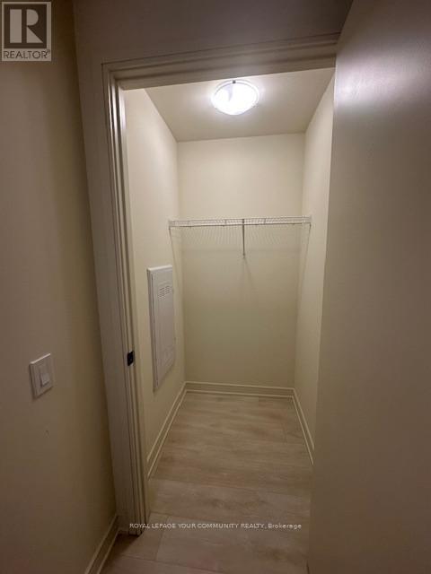 Photo du bâtiment - 8020 Derry Rd