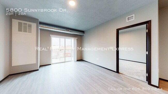 Building Photo - Spacious 2 Bedroom 2 Bath