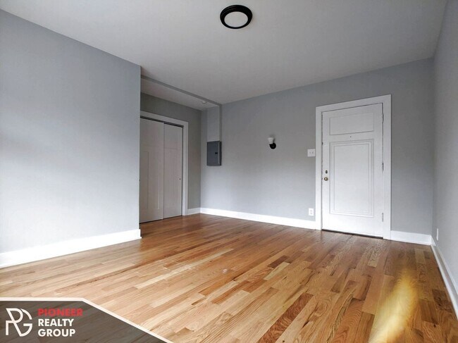 Building Photo - 4546 N Damen Ave