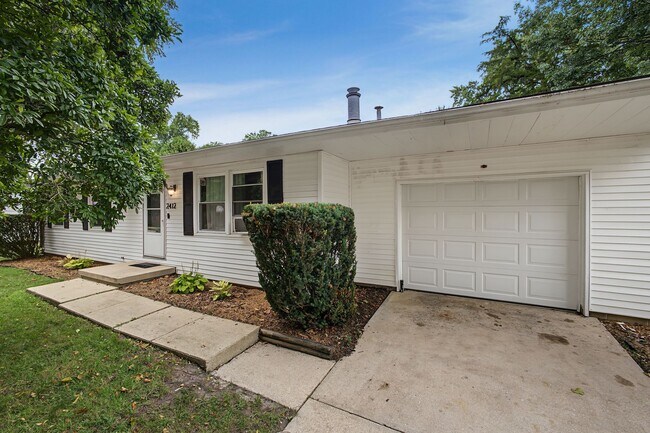 Foto del edificio - 2412 Southwood Dr