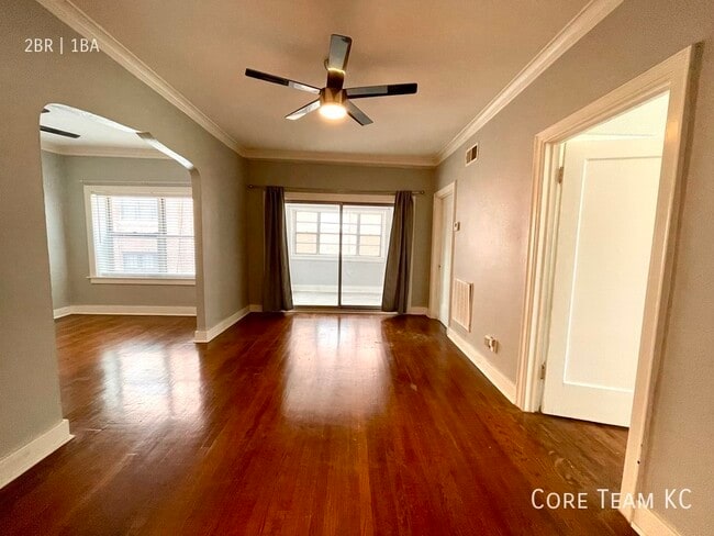 Building Photo - 710 W 48th St