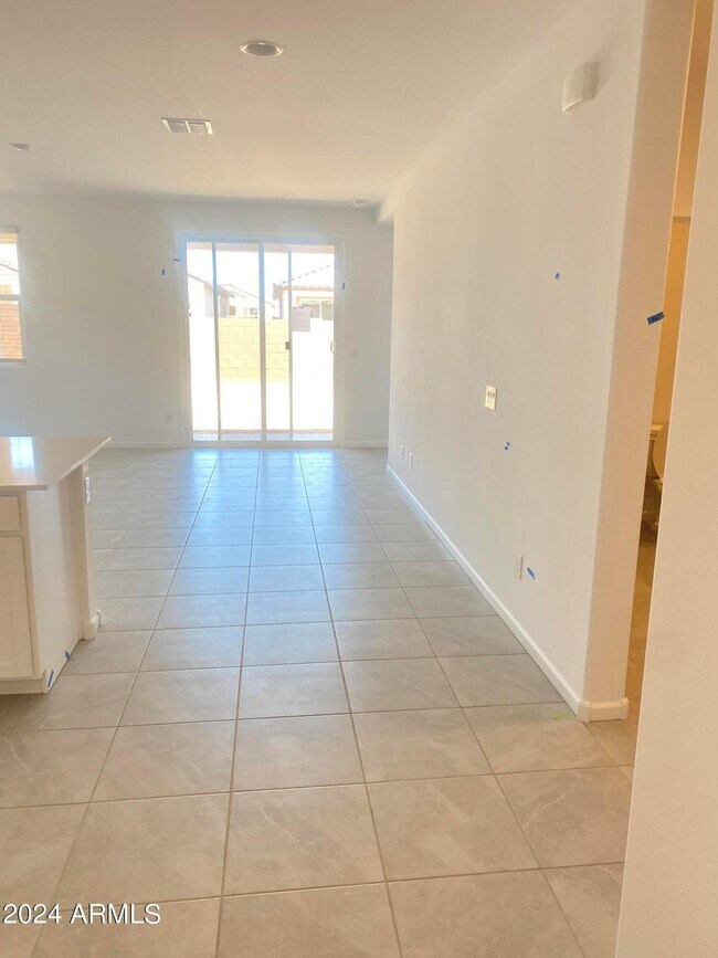 Foto del edificio - 3240 Juniper Cyn Dr