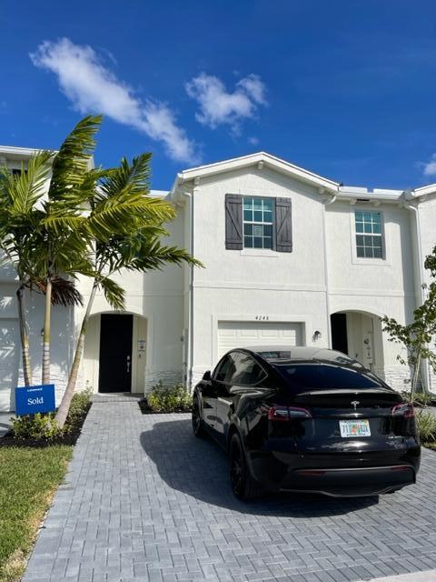 Foto principal - 4248 Lagoon Shore Dr