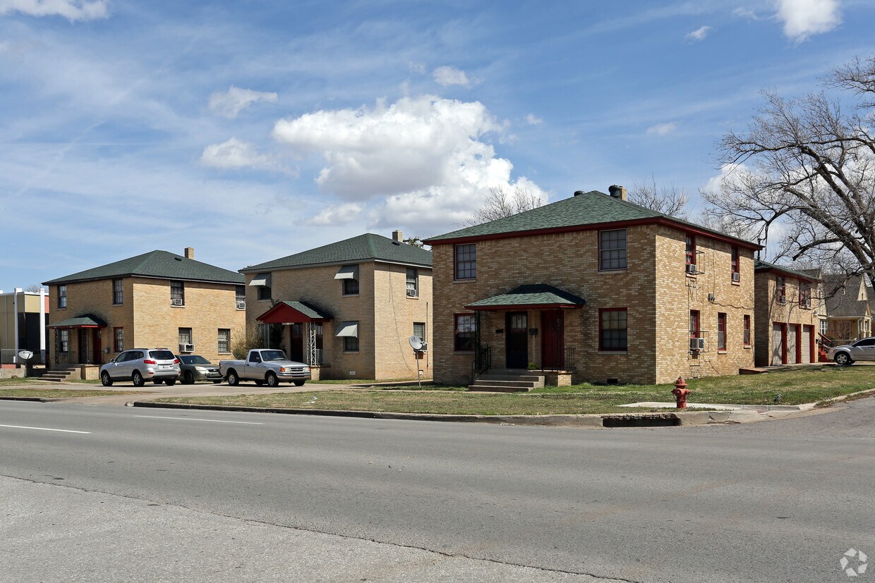 Building Photo - 4404-4406 N Classen