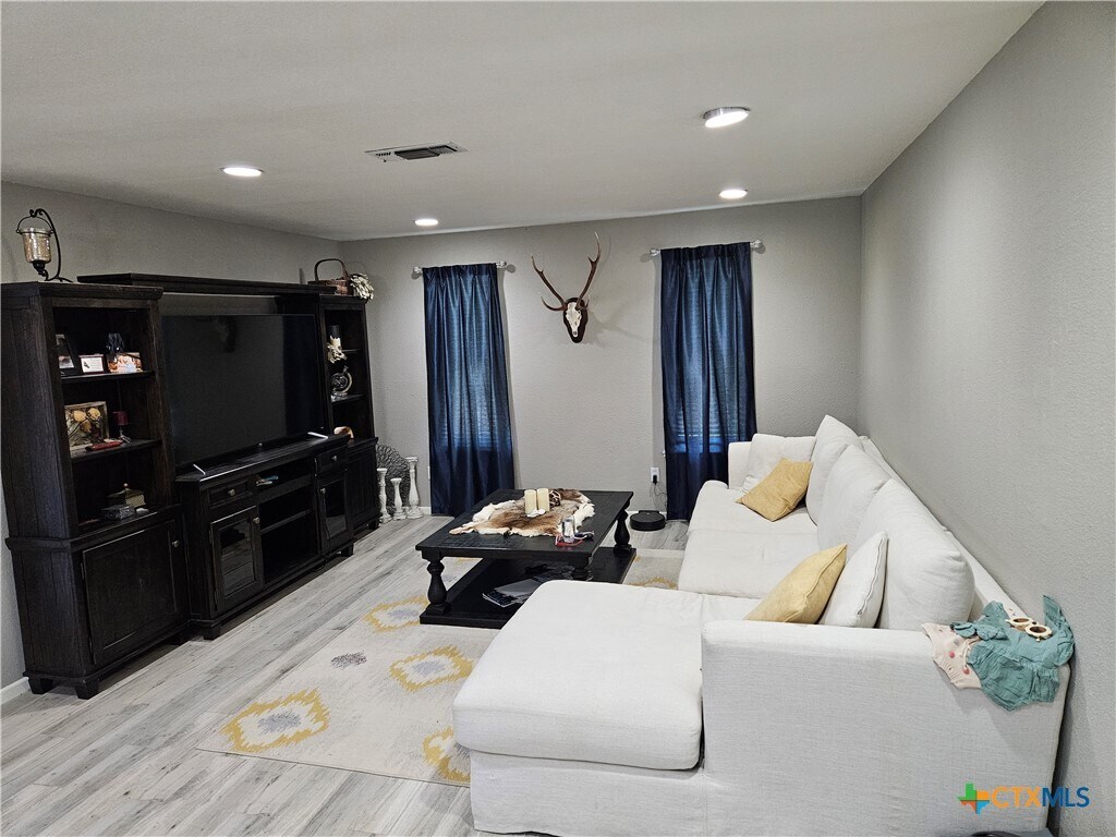 Foto del edificio - 402 W Tanglewood Dr