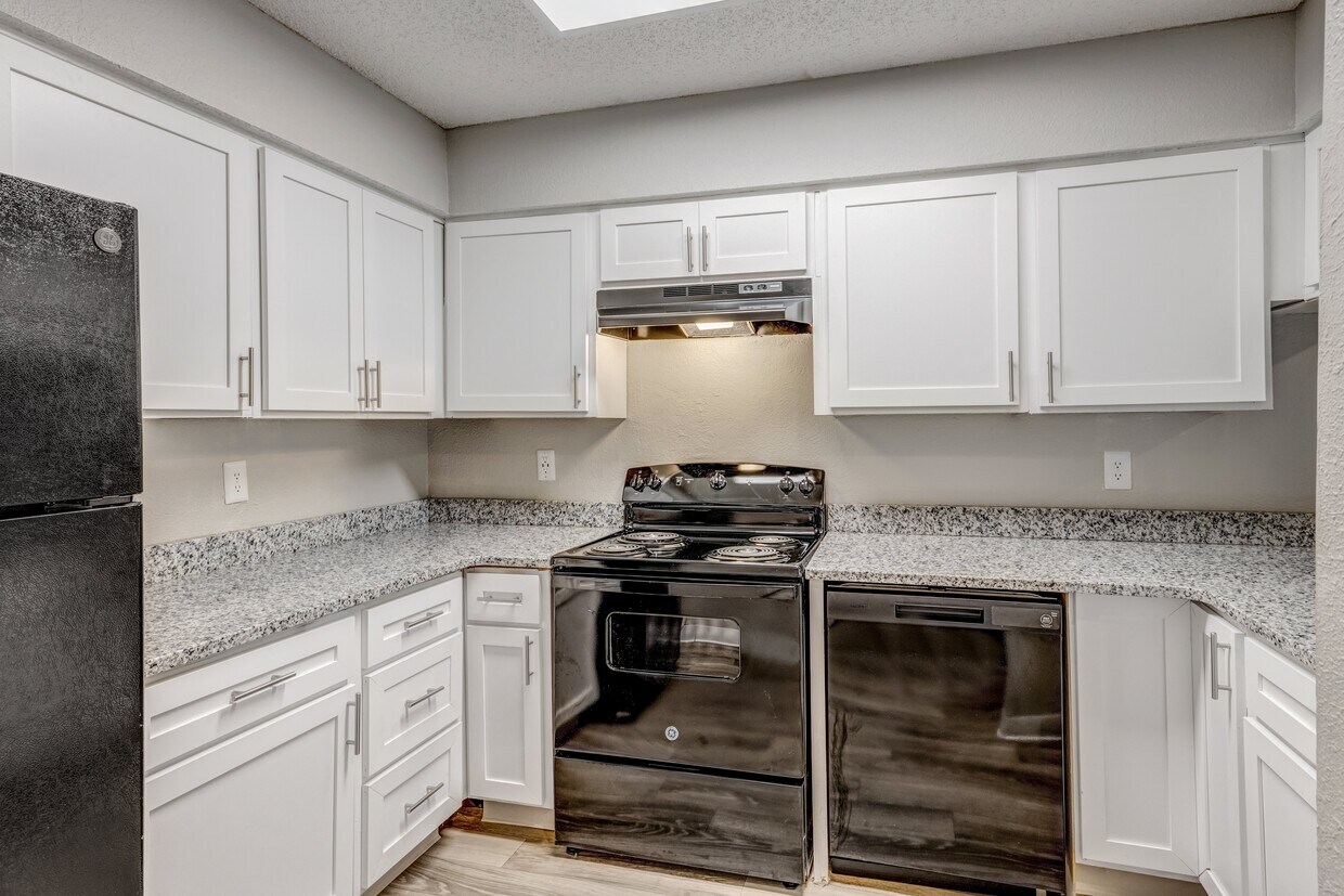 The Life at Highland Village Apartments in Kansas City, MO