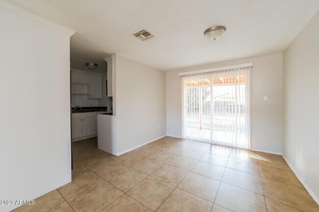 Foto del edificio - 7249 W Wolf St