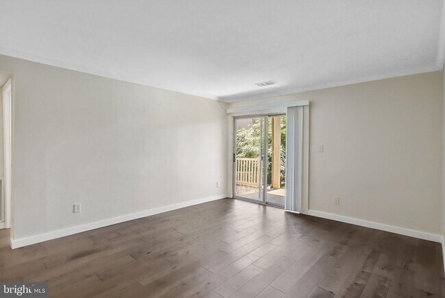 Foto del edificio - 1725 Ascot Way