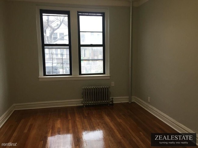 Building Photo - 885 E 38th St