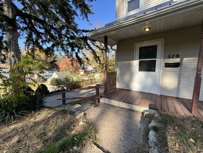 Building Photo - 579 W 16th St