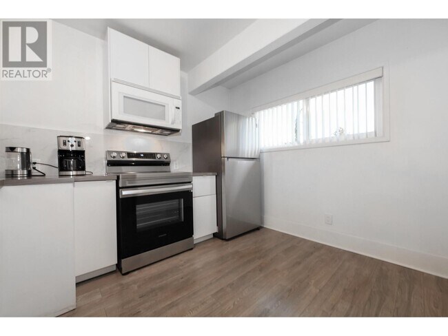 Photo du bâtiment - 315 W 19th Ave