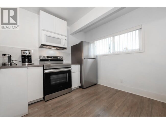 Building Photo - 317 19th St W