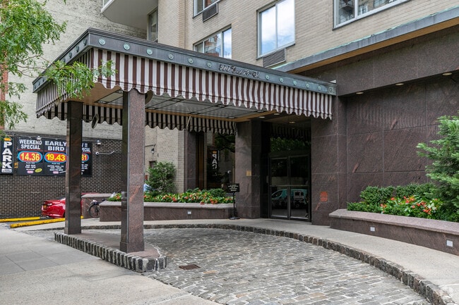 Building Photo - 1408-1418 Second Ave