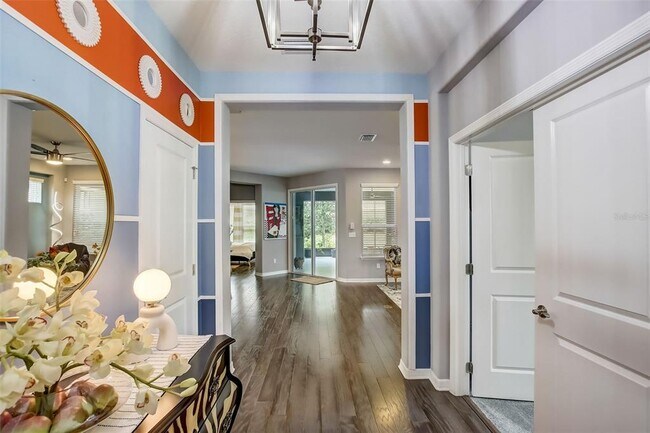 Foto del edificio - 223 Silver Maple Rd