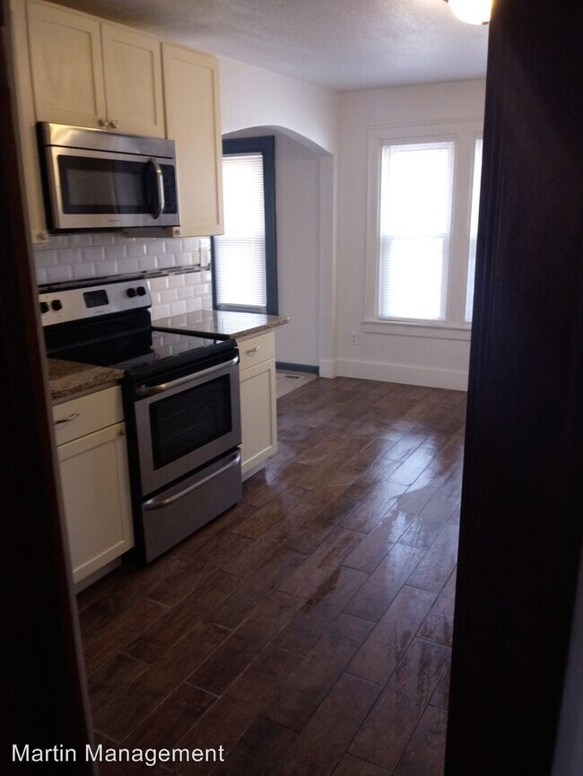 Building Photo - 3 br, 1 bath House - 333 W. 5th St.