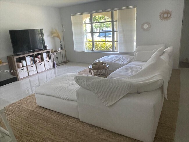 Foto del edificio - 705 SW 2nd Ct