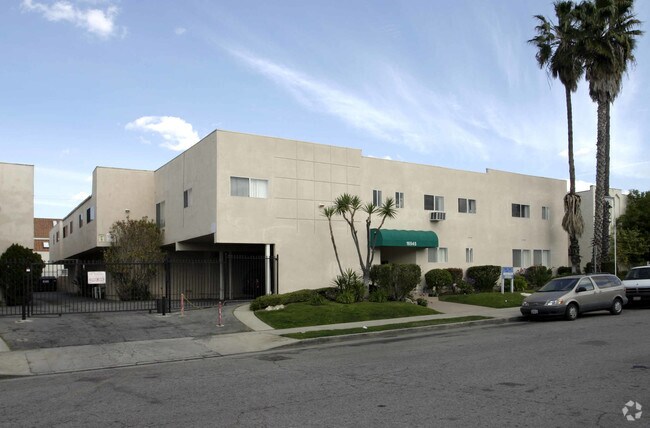Building Photo - Blackhawk Villas