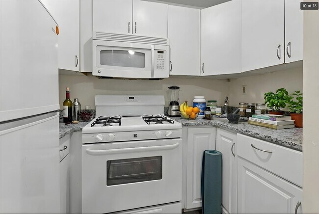 Foto del edificio - 120 Bradlee St