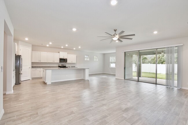 Building Photo - Gorgeous 3/3 Modern Home with a Bonus Room...