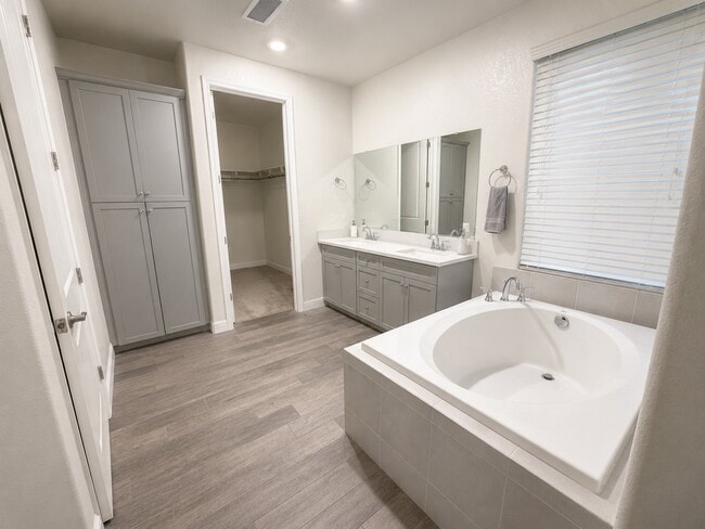 Building Photo - 11449 N Via Campagna Dr