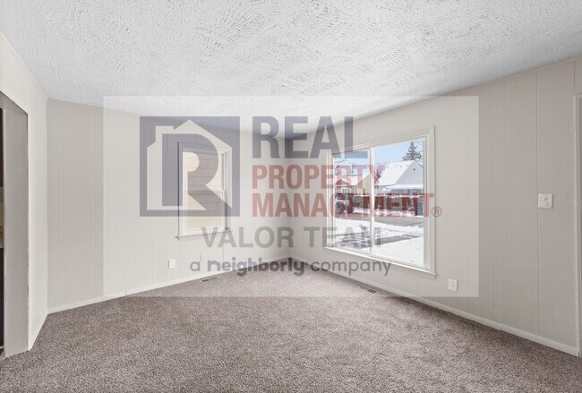 Foto del edificio - CMHA Ready - Newly Renovated 4bd/1 bath Co...