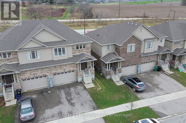 Building Photo - 445 Avens St