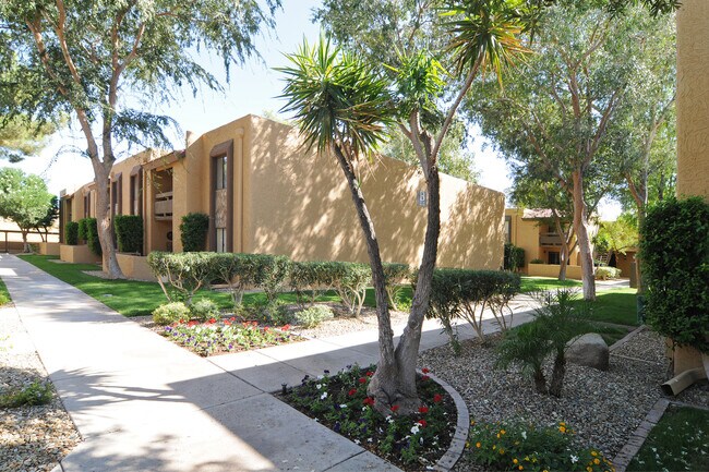 Foto del edificio - 8500 E Indian School Rd