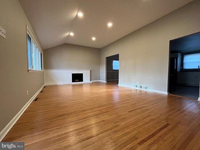 Building Photo - 1122 Harvest Rd