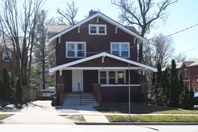 Building Photo - 921 E Burlington St
