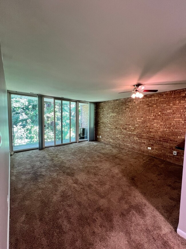Photo - 5750 Abbey Dr (Lisle, IL) Apartment
