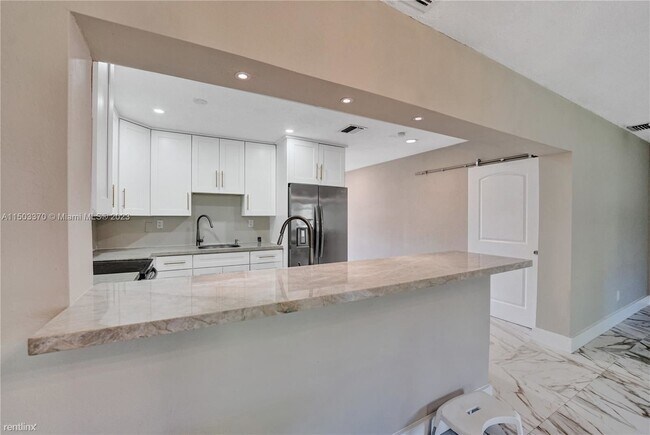 Building Photo - 4 br, 3 bath House - 919 NE 4th St # A