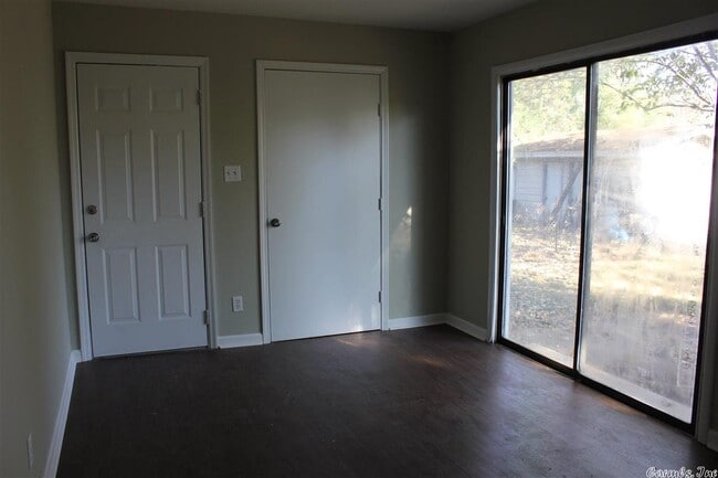 Building Photo - 3003 Bermuda Ln