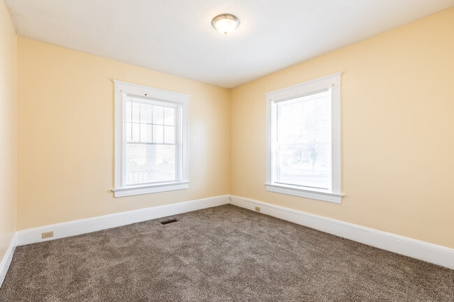 Building Photo - 811 Lexington Ave