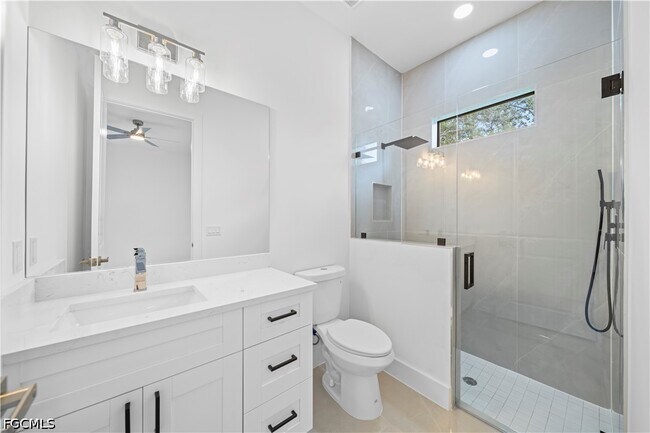 Foto del edificio - 2218 Fairway Dr