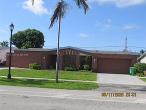 Building Photo - 8570 Sunset Strip