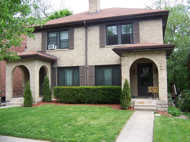 Wonderful Duplex in Mt. Lebanon - 707 Kewanna Ave