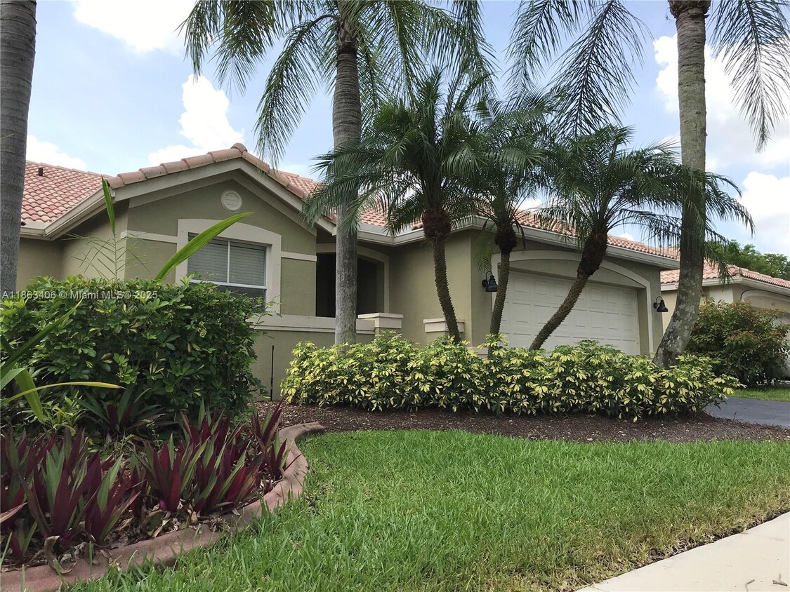 Foto principal - 4265 Pine Ridge Ct