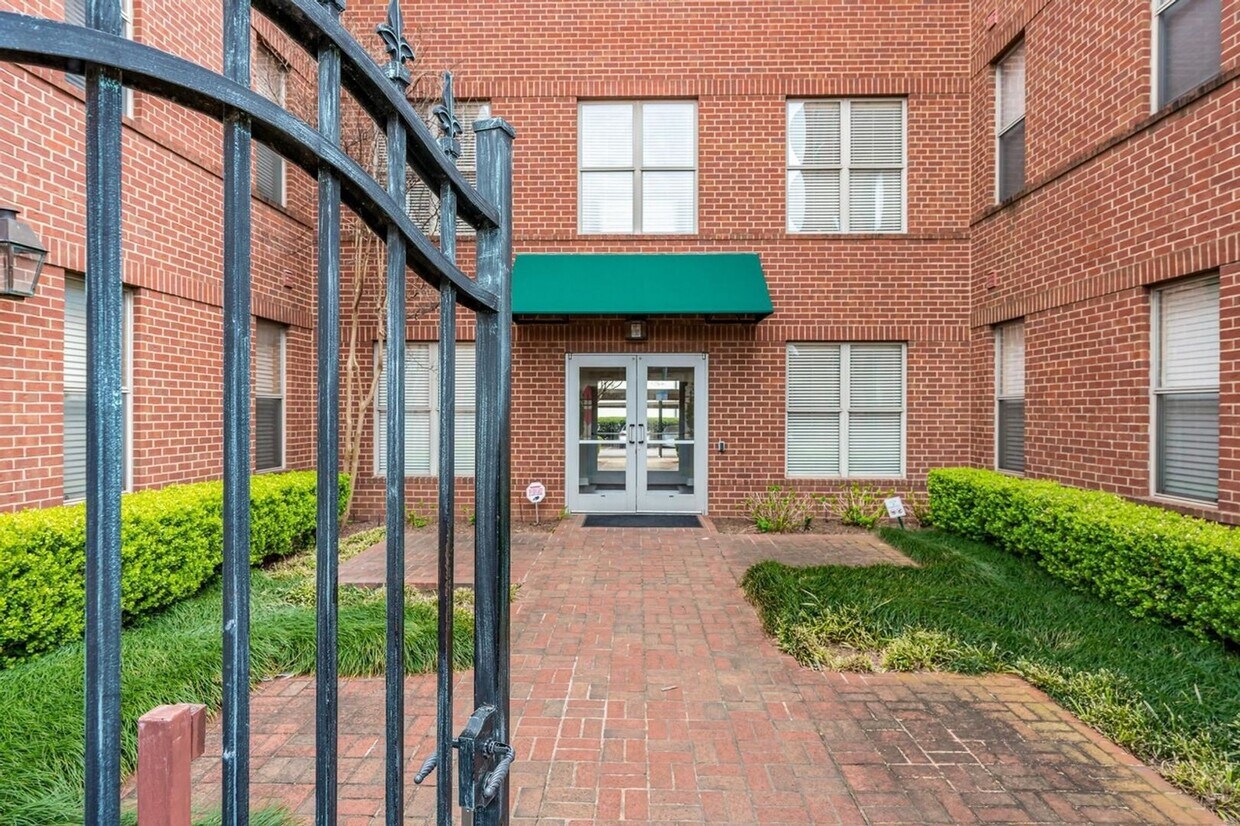 Foto principal - Fully Furnished Gorgeous Downtown 2 Bedroom Condominium - Full Furnished