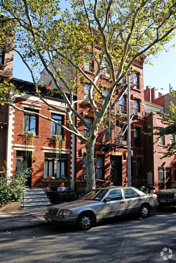 Primary Photo - 369 Pacific St