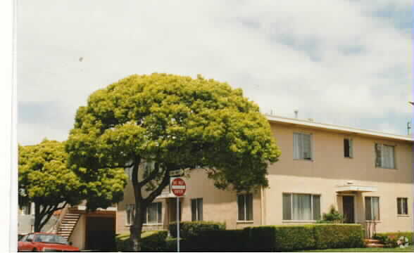 Building Photo - 1121 Portland Ave