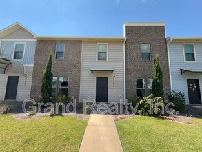 Building Photo - 4395 Village Oak Ln