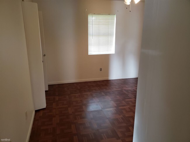 Building Photo - 2 br, 1 bath  - 102 Vaucluse Dr Apt D