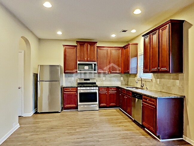 Foto del edificio - 303 Hidden Creek Ln