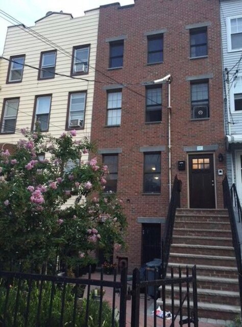 Front Yard - 347 5th St