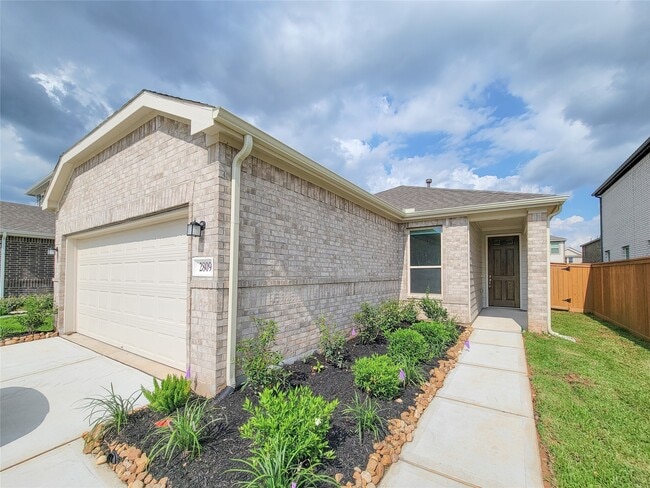 Building Photo - 2809 Cordova Hl Dr