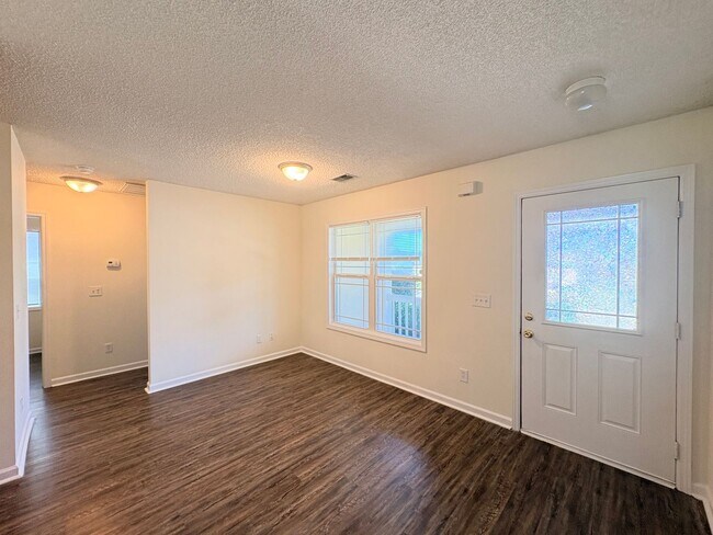 Foto del edificio - 10 Broadland Cir
